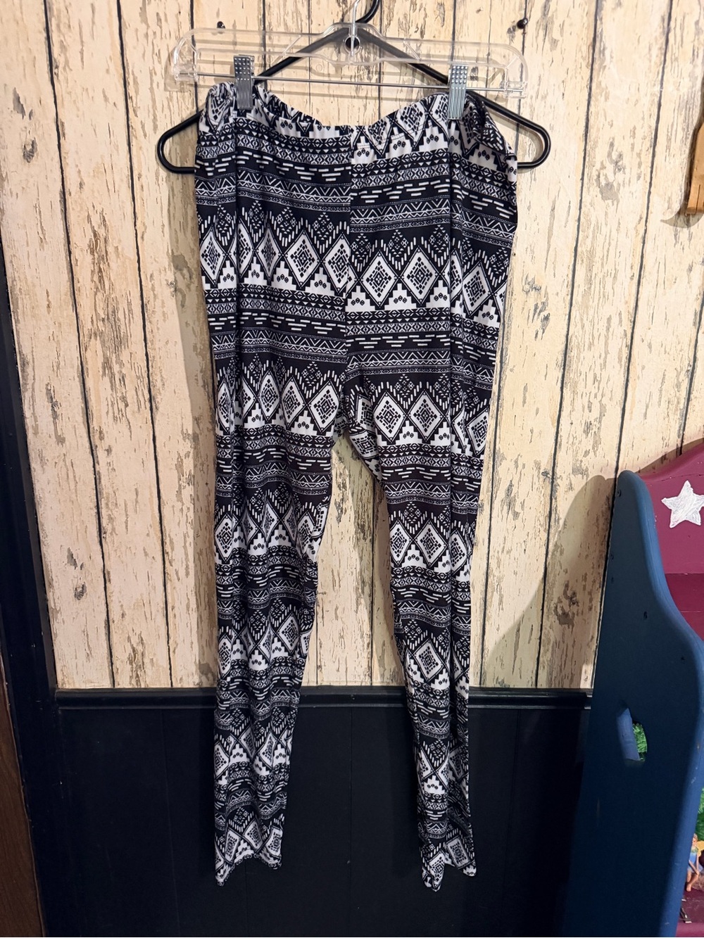 Derek Heart Black & White Aztec Print Leggings